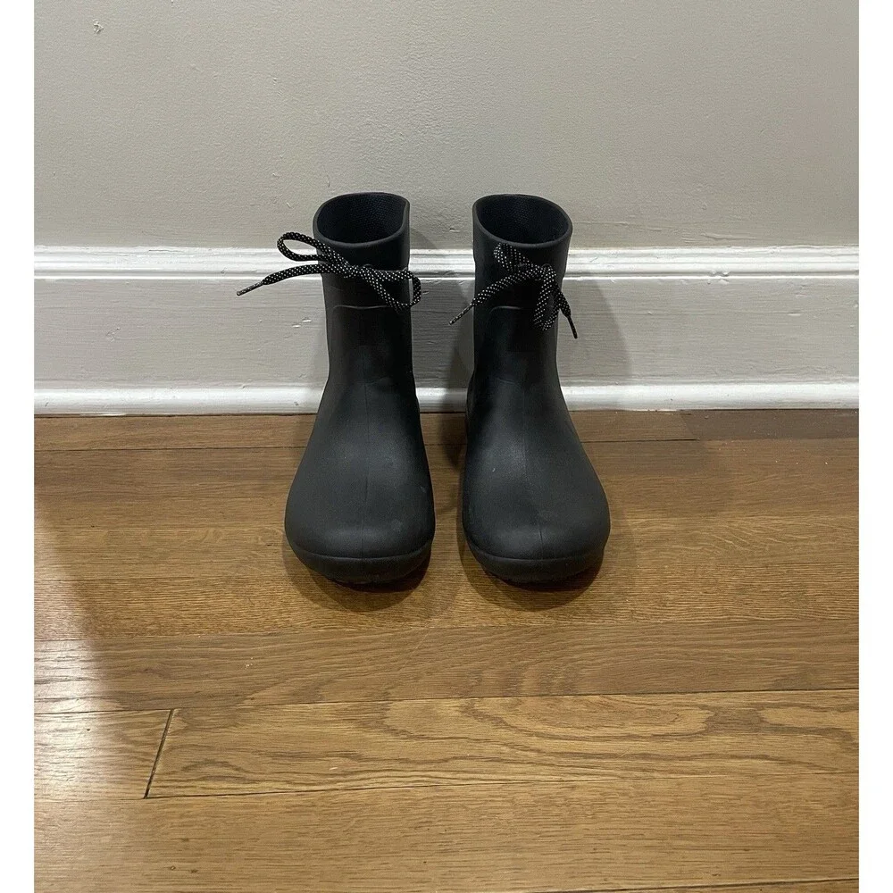 Crocs Women's Black Freesail Shorty Waterproof Bow Rain Boots Women Size 9